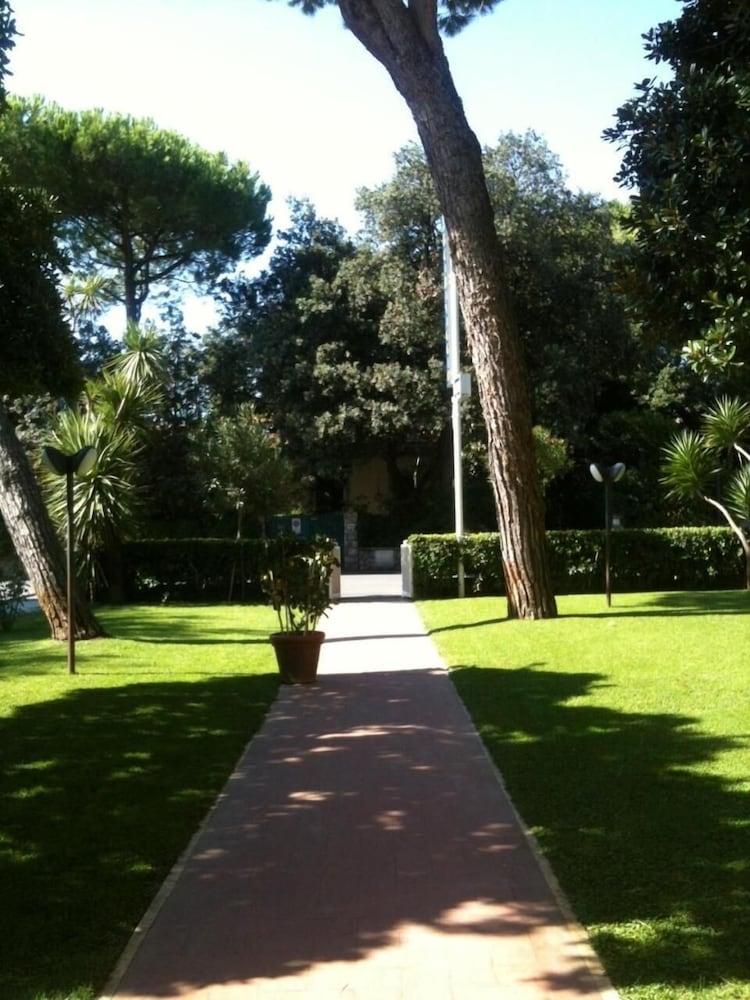 Hotel Il Caravaggio Marina di Pietrasanta Exterior photo