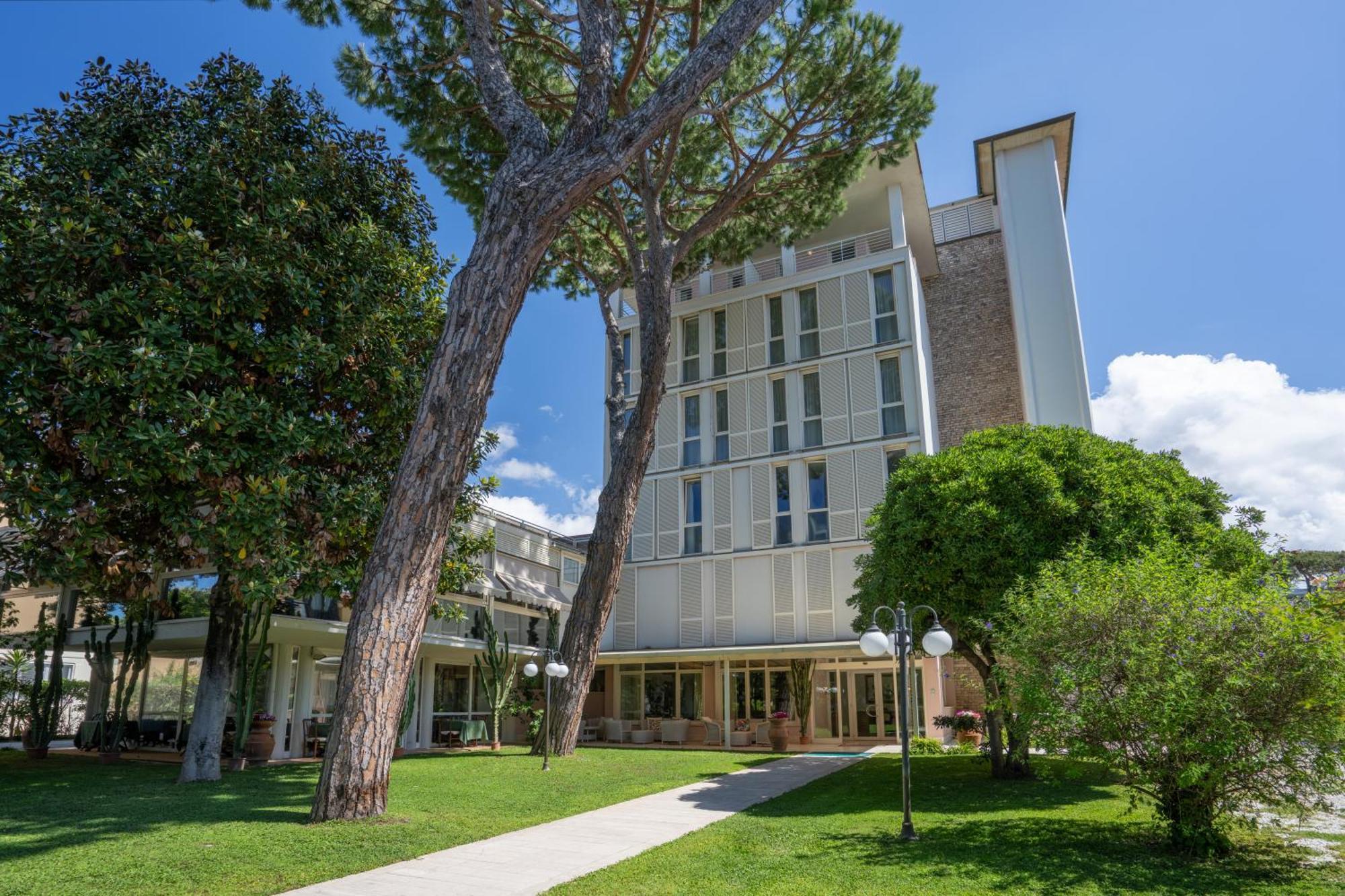 Hotel Il Caravaggio Marina di Pietrasanta Exterior photo